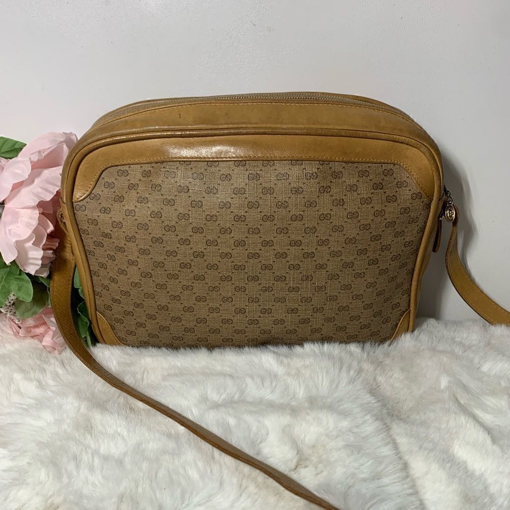 Authentic Vintage Gucci GG Logo Shoulder Bag - Picture 2 of 15